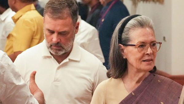 একদিকে এসআইআর, অন্যদিকে ন্যাশনাল হেরাল্ডে সোনিয়া-রাহুলের বিরুদ্ধে এফআইআর, তপ্ত হতে চলেছে শীতকালীন অধিবেশন