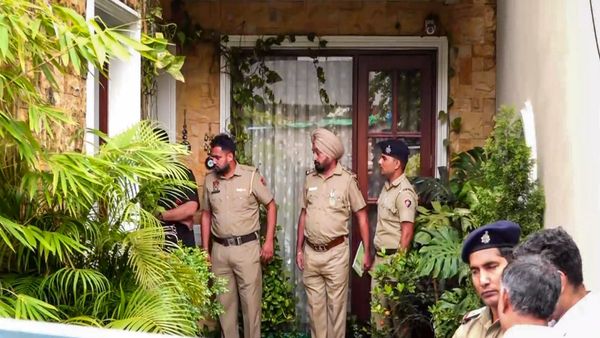 ‘‘বাবা-মা, দয়া করে আমাকে ক্ষমা করে দিও...