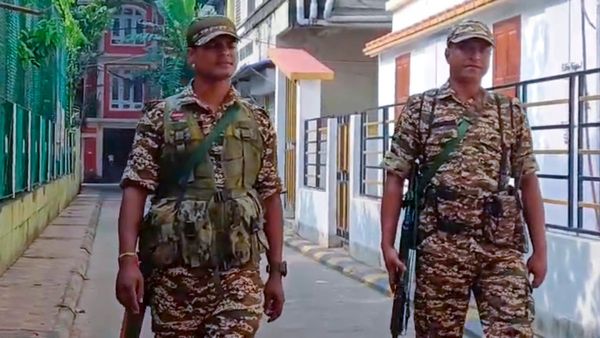 বাংলার কাঠমিস্ত্রির পাকিস্তানি যোগ? টিনের চালে ইডির হানা, ঘটনা কী? শোরগোল বঙ্গে