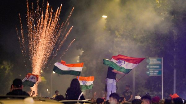 সিনে দুনিয়া থেকে ক্রীড়া জগত! মহিলাদের বিশ্বকাপ জয় নিয়ে কে কী লিখলেন? দেখুন সেই আবেগঘন পোস্টগুলি