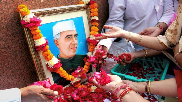 স্বাধীন ভারতের নির্মাতা নেহরু! আজ শিশুদের প্রিয় ‘চাচা জি’-র জন্মদিন, জানুন তাঁর অজানা কাহিনী