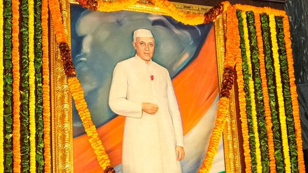 'বন্দে মাতরমে দেবী দুর্গাকে নিয়ে লেখা স্তবক বাদ দেন নেহরু' মারাত্মক অভিযোগ বিজেপি নেতার