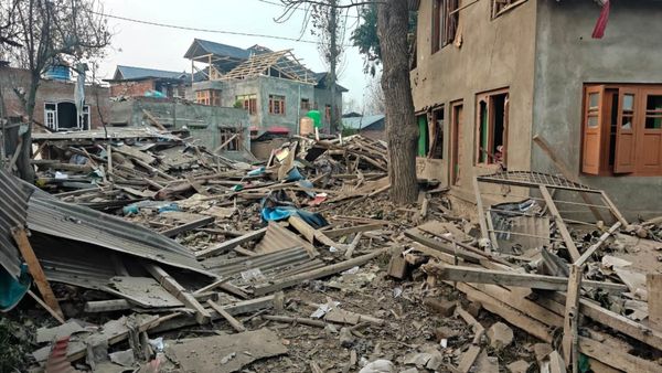 নাশকতা! দিল্লি বিস্ফোরণে জড়িত ডক্টর উমর নবীর বাড়ি ভেঙে দেওয়া হল, আর কোন ব্যবস্থা নিচ্ছে সরকার?