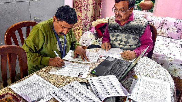 SIR-এ রাজ্যে ১০ লক্ষ ভোটারের নাম বাদ! এখনও পর্যন্ত প্রাপ্ত তথ্যের ভিত্তিতে জানাল নির্বাচন কমিশন