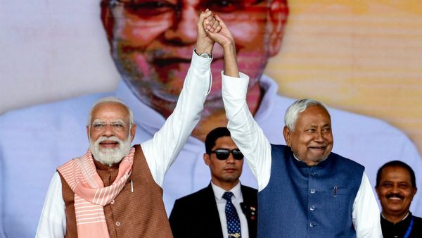 দেশের ১০ দীর্ঘ মেয়াদি মুখ্যমন্ত্রীদের তালিকায় এবার নীতীশ! আর কারা কারা ছিলেন? দেখুন সম্পূর্ণ তালিকা