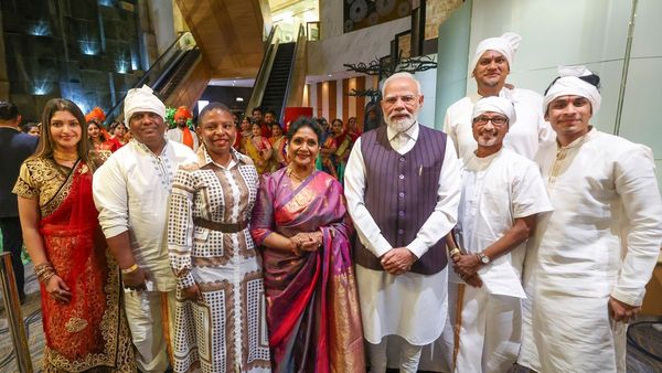 দক্ষিণ আফ্রিকায় ঐতিহাসিক জি২০ সম্মেলনে যোগ দিতে পৌঁছে গেলেন প্রধানমন্ত্রী মোদী, কী কী রয়েছে অ্যাজেন্ডায়?