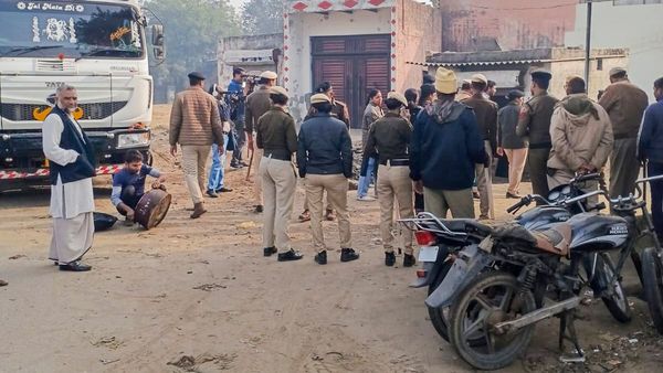 দিল্লি লালকেল্লা বিস্ফোরণে জইশ যোগ? পুলিশের জালে এক ইলেক্ট্রিশিয়ান