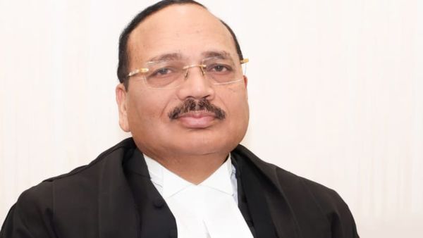 সুপ্রিম কোর্টের নতুন বিচারপতি! শপথ গ্রহণের আগে কী কী বললেন প্রধান জাস্টিস সূর্য কান্ত? জানুন