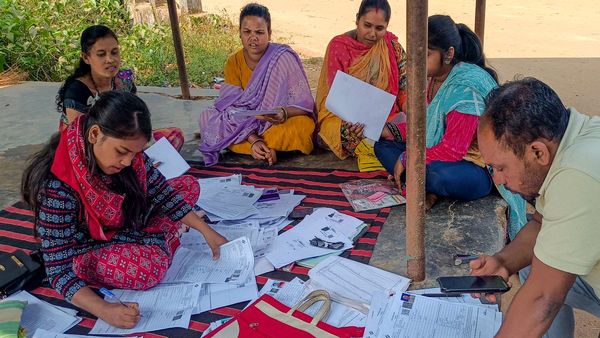 শুধু ‘বৈধরাই’...! ৩৫ লক্ষ নাম বাদ যেতে পারে খসড়া তালিকা থেকে, কী জানাচ্ছে কমিশন? কেন এমন হাল বাংলার?