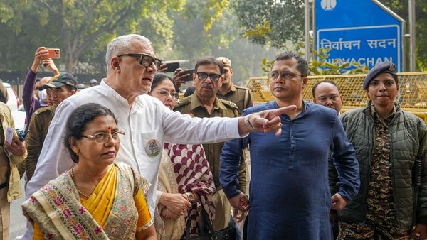 এসআইআর নিয়ে তৃণমূল কংগ্রেসের সমস্ত অভিযোগকে ভিত্তিহীন বলে উড়িয়ে দিল নির্বাচন কমিশন