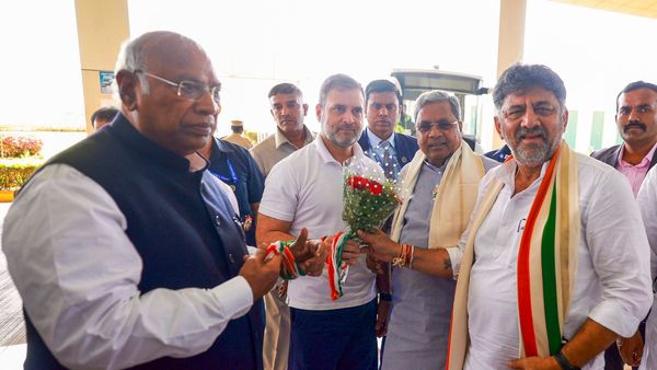 'রাহুল-সোনিয়ার সঙ্গে কথা বলে ঠিক করব', কর্ণাটক ক্রাইসিস নিয়ে জানালেন কংগ্রেস সভাপতি খাড়গে