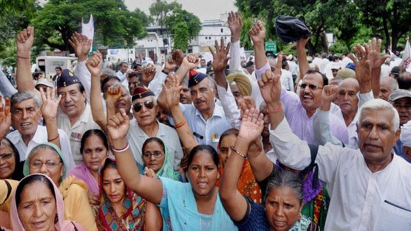 পেনশন নিয়ে বড় সিদ্ধান্ত! অবসরের পর কমবে পেনশন? ঠিক কী জানাচ্ছে কেন্দ্র?