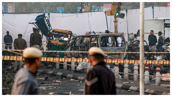 লালকেল্লা বিস্ফোরণ কি ফিদায়েঁ হামলা? লালকেল্লা বিস্ফোরণের তদন্তে কী মিলছে? জানুন