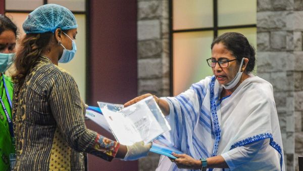 রাজ্যে স্টুডেন্ট ক্রেডিট কার্ড অতিক্রম করল বড় মাইলস্টোন, ঘোষণা মমতার