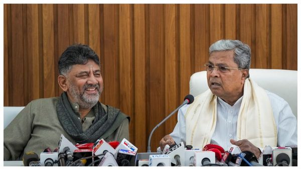 ব্রেকফাস্টে মুখোমুখি দুই শীর্ষ নেতা, ভুল বোঝাবুঝি নেই, ভাঙন নেই, আশ্বাস সিদ্দারামাইয়ার