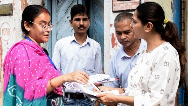 এসআইআরের এনুমারেশন ফর্মে সাম্প্রতিক ছবি কি লাগাতেই হবে? স্পষ্ট করে জানাল নির্বাচন কমিশন