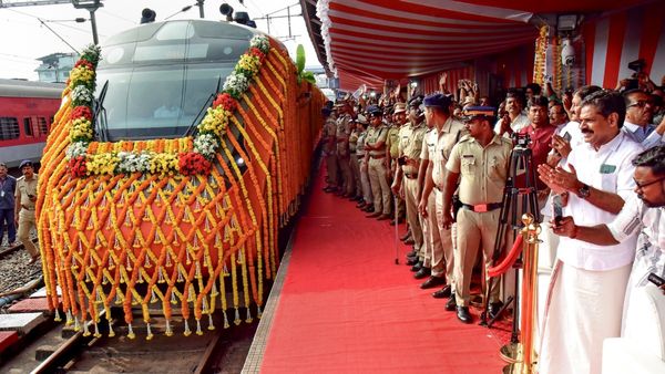 বন্দে ভারত স্লিপার চালু হচ্ছে ডিসেম্বরেই, জানালেন রেলমন্ত্রী