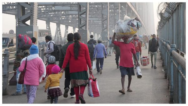 দক্ষিণবঙ্গে জাঁকিয়ে শীত, জারি সতর্কতা, জেনে নিন আজকের আজকের আপডেট