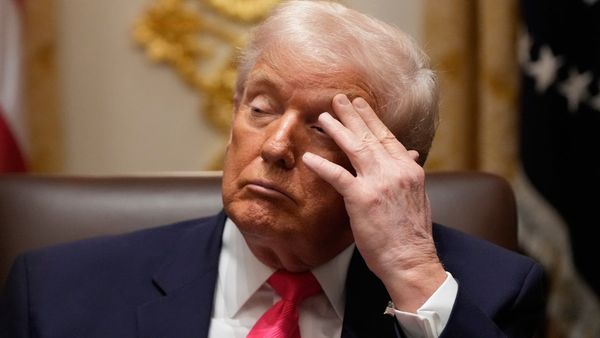 ভিসা নিয়ে বড় ঘোষণা! H-1B ও H-4 নিয়ে নয়া নির্দেশিকা জারি, কারা সমস্যায় পড়বেন? কী বলছে ট্রাম্প প্রশাসন