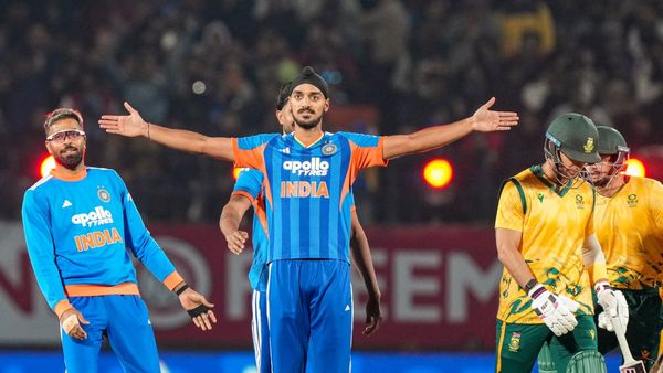 ভারতীয় বোলারদের দাপটে দিশেহারা দক্ষিণ আফ্রিকা, সিরিজে ফের এগিয়ে গেলেন সূর্যরা