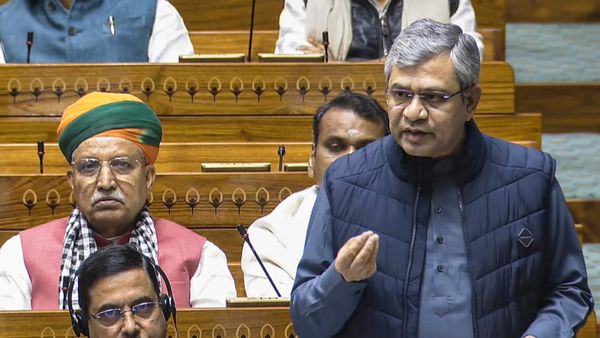 কলকাতা ও সন্নিহিত অঞ্চলে জোরকদমেই মেট্রোর সম্প্রসারণ, তবে রাজ্যের ভূমিকায় আটকেও আছে কাজ, জানালেন রেলমন্ত্রী