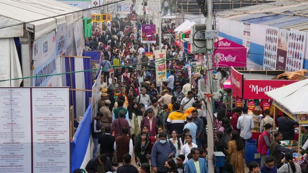 কলকাতা বইমেলায় বাংলাদেশের অংশগ্রহণ অনিশ্চিত, বিদেশ মন্ত্রকের দিকে বল ঠেললেন আয়োজকরা