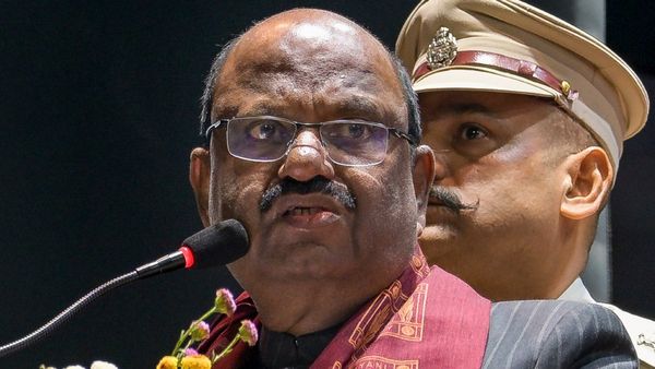 বিএলওদের নিরাপত্তার বিষয়ে রাজ্য সরকারকে বিশেষ বার্তা দিলেন রাজ্যপাল, নির্বিঘ্নে এসআইআর চান বোস