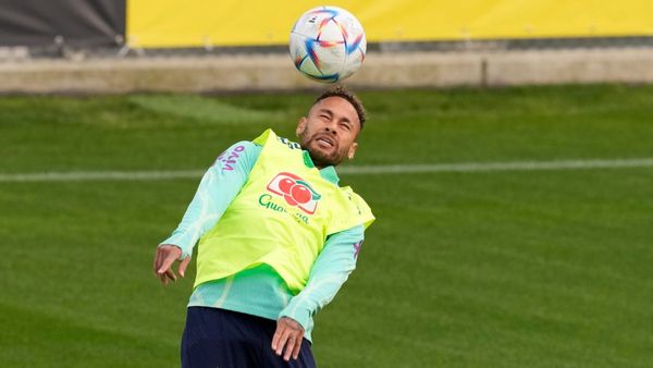 বিশ্বকাপে নেইমারের খেলা নিয়ে সংশয় বাড়ল ব্রাজিলের কোচের কথাতেই, স্পষ্ট করলেন দর্শনও