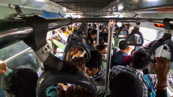 বড়দিনে বাড়তি পরিষেবা মেট্রো রেলের, কোন লাইনে কখন মিলবে প্রথম ও শেষ ট্রেন?