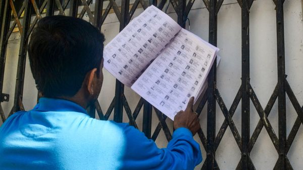 ভোটারদের সমস্যার দ্রুত নিরসনে বড় পদক্ষেপ নির্বাচন কমিশনের, এসআইআরে শুনানির সংখ্যা কমার আশা