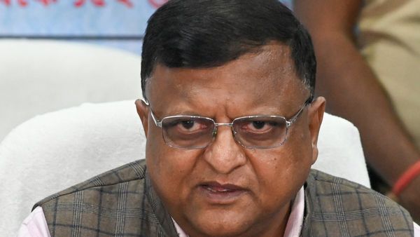 ৩২ লাখ আনম্যাপড ভোটারকে শুনানিতে ডাকা হচ্ছে, রাজ্যে আসছে কমিশনের প্রতিনিধিদল