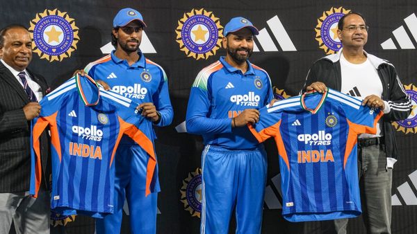 রায়পুর ওডিআইয়ের ফাঁকেই উন্মোচিত টি২০ বিশ্বকাপের ভারতীয় দলের জার্সি, হাজির রোহিত ও তিলক