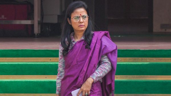 মহুয়া মৈত্রর সাময়িক স্বস্তি দিল্লি হাইকোর্টে, চার্জশিট দাখিল পিছিয়ে গেল সিবিআইয়ের