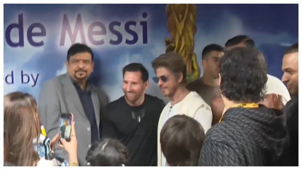 কলকাতার হোটেলে দুই রাজা মুখোমুখি, মেসি ও শাহরুখের উষ্ণ সাক্ষাৎ, আব্রামের সঙ্গে ফুটবলের রাজপুত্র