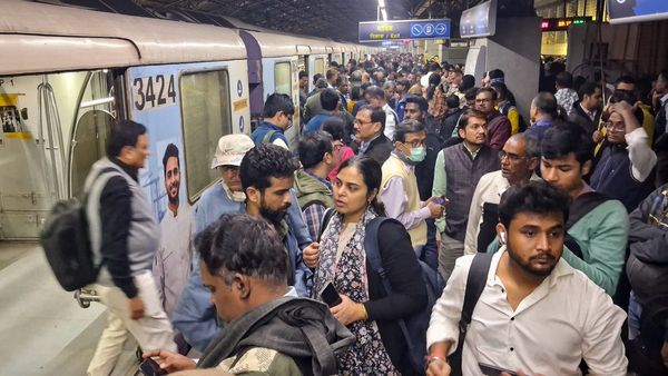 বর্ষবরণের প্রাক্কালে বড় ঘোষণা, রাতে ব্লু লাইনে মিলবে অতিরিক্ত মেট্রো পরিষেবা