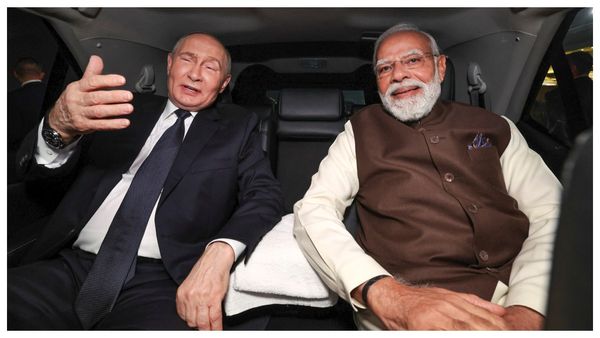 পুতিনের বাড়িতে হামলার খবরে প্রতিক্রিয়া জানালেন প্রধানমন্ত্রী মোদী, শান্তি আলোচনায় মনোযোগ দেওয়ার আহ্বান