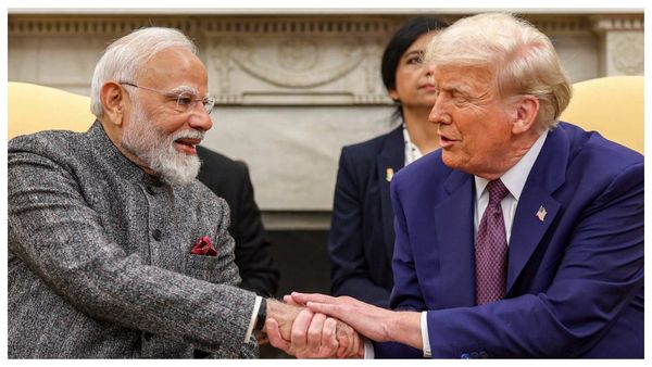 মোদী ট্রাম্প কথোপকথনে বাণিজ্য উত্তেজনার মাঝেই সম্পর্ক দৃঢ় করার বার্তা