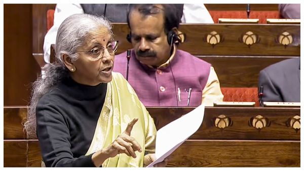 দীর্ঘদিনের রীতি ভেঙে ফেব্রুয়ারির ১ তারিখে বাজেট পেশ করতে পারেন নির্মলা সীতারমন