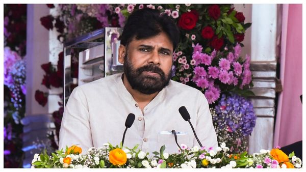 গীতা ও সংবিধান একই, পবন কল্যাণের মন্তব্য ঘিরে রাজনৈতিক ঝড়, মুখোমুখি কংগ্রেস ও বিজেপি