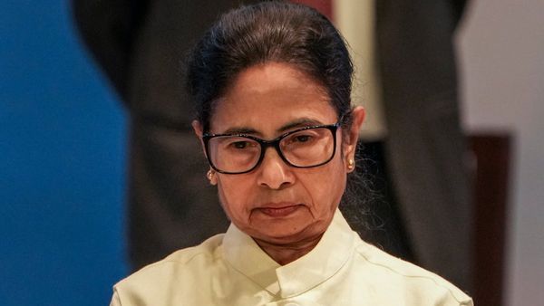 মমতার নাম ও ছবি ব্যবহার করে চলছে প্রতারণা, সতর্ক করল রাজ্য পুলিশ