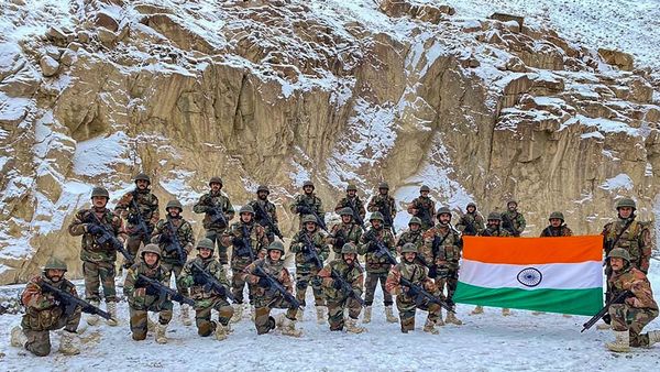 গালওয়ানে বিশ্বের সর্বোচ্চ উচ্চতায় ওয়ার মেমোরিয়াল! নতুন মাইলফলকের উদ্বোধনে রাজনাথ সিং