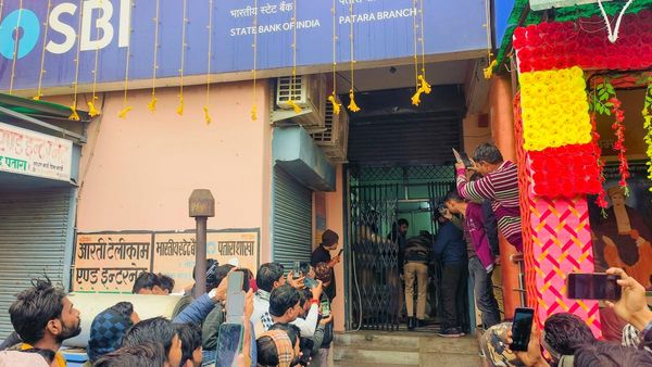 ব্যাঙ্কে লক্ষ লক্ষ টাকা রেখেছেন? উঠে যেতে পারে এই ব্যাঙ্কগুলি, বড় পদক্ষেপ কেন্দ্র সরকারের, জেনে নিন এখনই