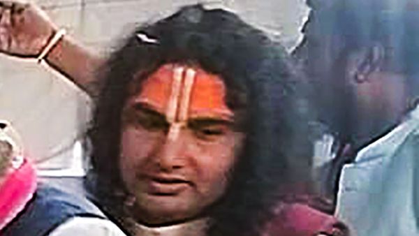 '২৫ বছর বয়সের নারীরা...'! মহিলাদের নিয়ে অশালীন মন্তব্য অনিরুদ্ধাচার্যের, দায়ের মামলা, কী বলেছেন?