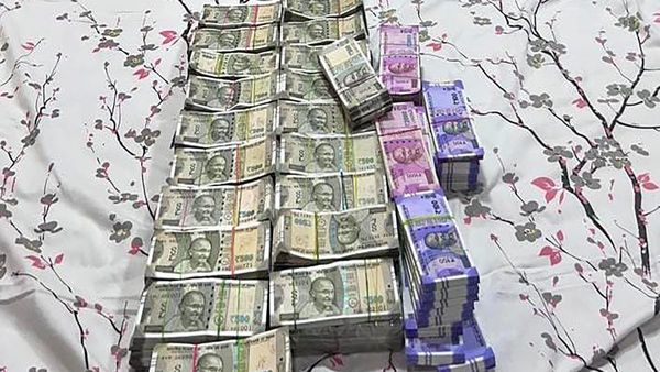 বাড়িতে রেখেছেন নগদ ক্যাশ টাকা? জরিমানা হতে পারে ৮৪ শতাংশ পর্যন্ত, কারণ কী? জারি নয়া আয়কর নিয়ম