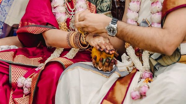 'রসগোল্লা' ভেঙে দিল বিয়ে, তুলকালাম কাণ্ড বিয়ে বাড়িতে! সঙ্গে কিল, চড়, ঘুষি, ঘটনা কী? দেখুন ভিডিও