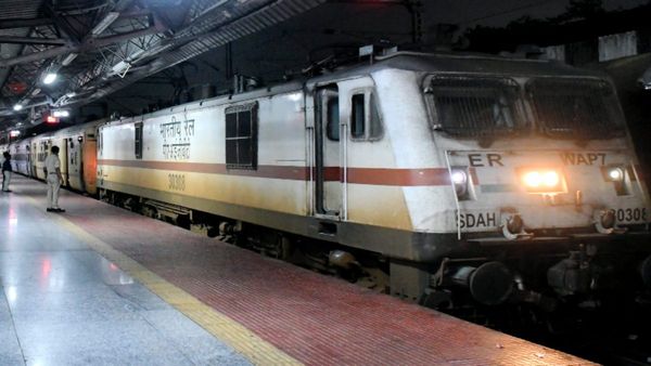 দুটি ট্রেনের সংঘর্ষ! ভয়াবহ এই ট্রেন দুর্ঘটনায় আহত অন্তত ৬০, ঠিক কী ঘটেছিল টানেলের ভেতর?