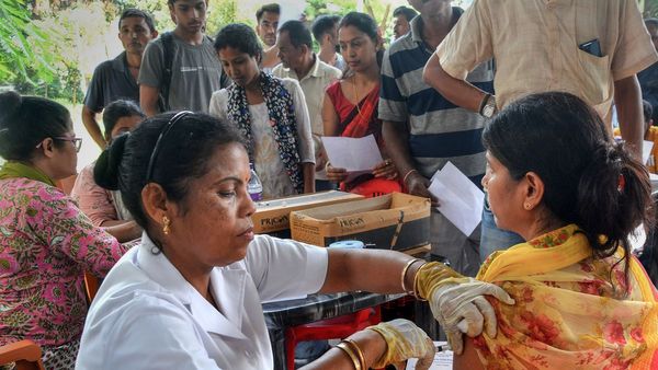 কোভিডের টিকার সঙ্গে কমবয়সীদের মৃত্যুর কোনও যোগসূত্র নেই, গবেষণা করে জানাল এইমস