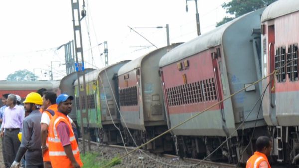 অসমে হাতির পালে ধাক্কা রাজধানী এক্সপ্রেসের, বেলাইন ৫টি বগি, প্রাণ গেল ৮ হাতির