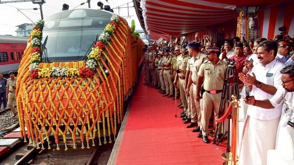ডিসেম্বরেই প্রথম বন্দে ভারত স্লিপার ট্রেন চালু হচ্ছে কোন রুটে?