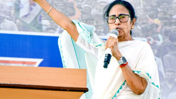 বঙ্কিমদা? মনে হচ্ছে যেন উনি পাড়ার হরিদা, শ্যামদা! ক্ষমার অযোগ্য, মোদীকে তোপ মমতার, আর কী জানালেন?